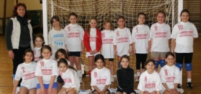 Megyei döntőt nyertek az U9-es leány kézisek