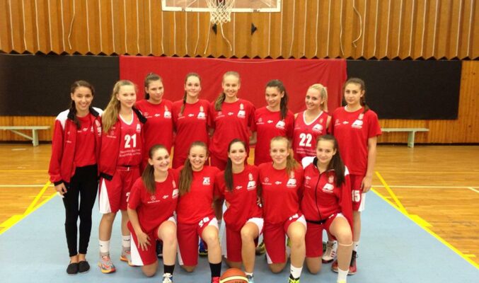 Országos döntőbe jutott a Mercedes-KA kadett (U17) lány csapata