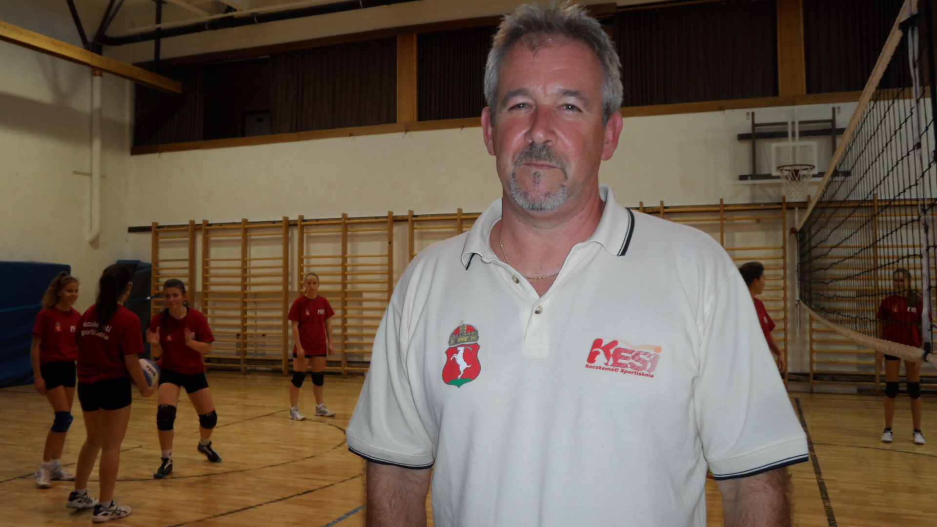 Szappanos Tibor, a KESI női röplabda szakosztályának vezetőedezője