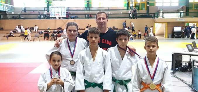 Tíz érmet nyertek a Kecskeméti Sportiskola judosai Pakson